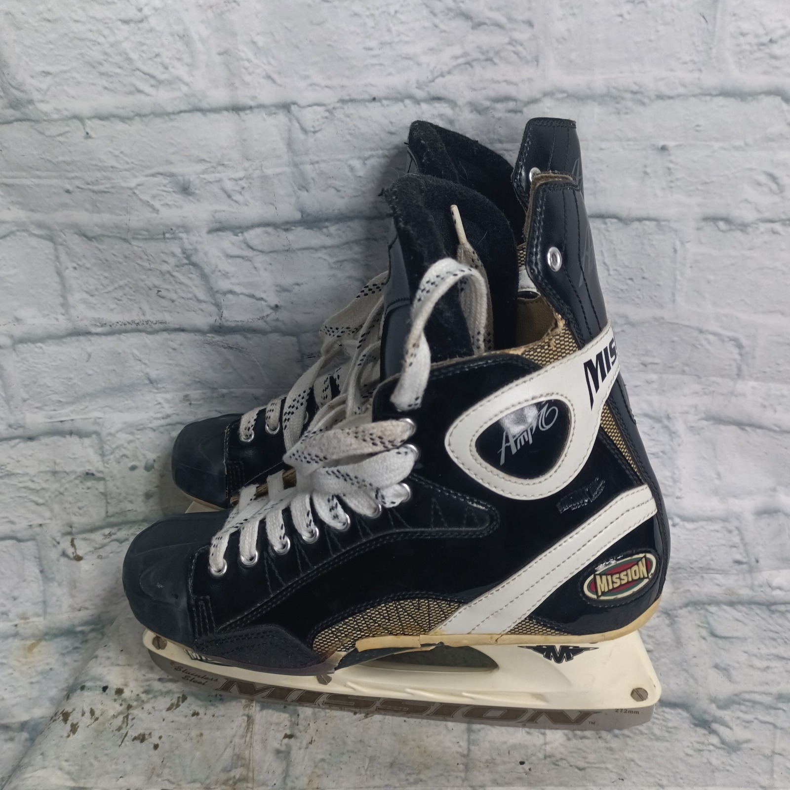 Mission Amp 6 Ice Hockey Skates Mens Size 10.5 D Black White Stiffness 55